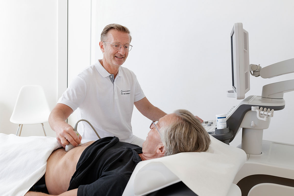Angiologie Sprechstunde mit Dr. Kalka Behandlungsfoto mit Dr. Kalka